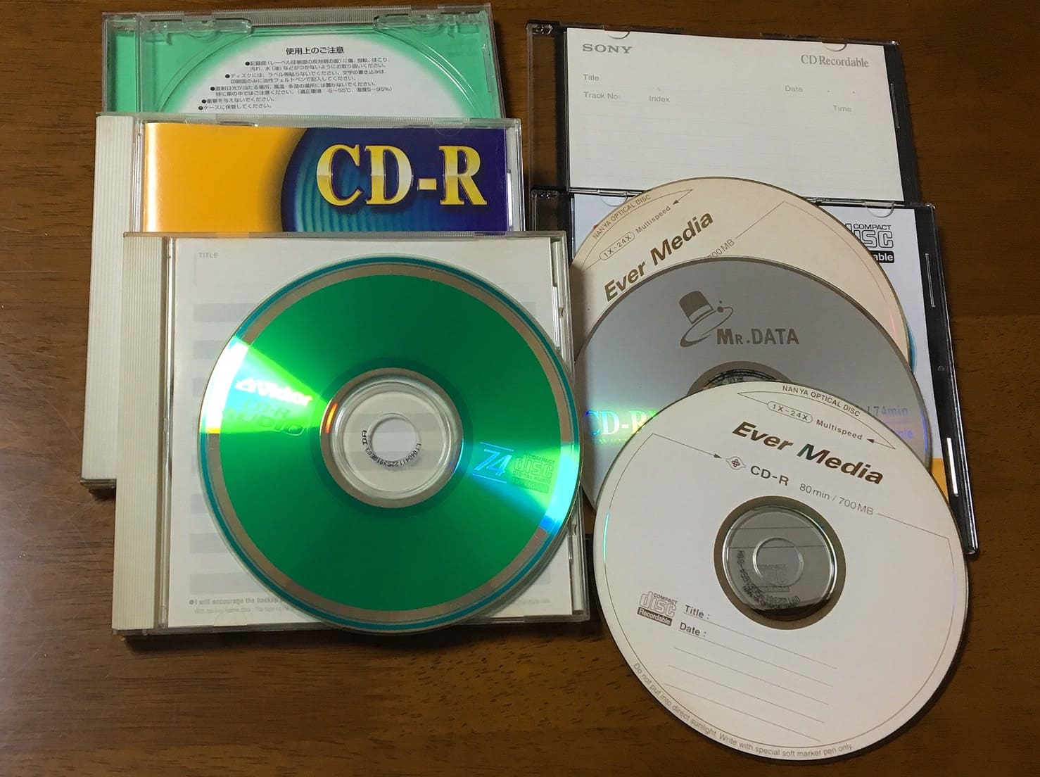 複数のCD-Rとケース
